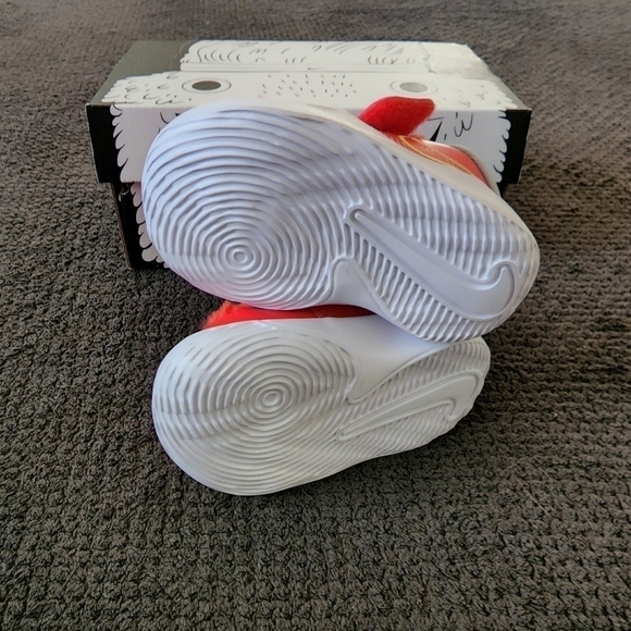 Baby Nike Team Hustle D 9 Chile red-Wolf gray shoes size 3c - Picture 5 of 7